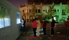 他就挨家挨户上门提