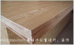 <b>内粉饰和高级家私制制的抱负木材</b>